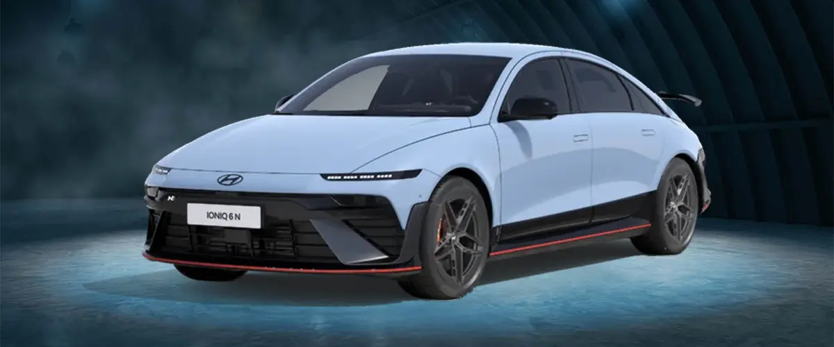 zu sehen: blauer IONIQ 6N